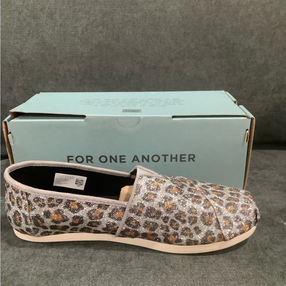NIB TOMS CLASSIC GLITTER CHEETAH PRINT SLIDE ON SHOES, SIZE 7.5